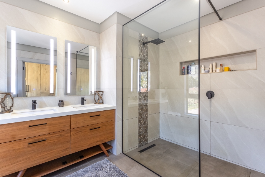 4 Bedroom Property for Sale in Lemoenkloof Western Cape